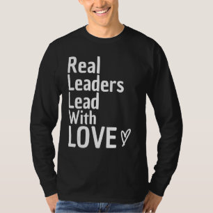 Führende Persönlichkeiten mit dem Leiter des Liebe T-Shirt