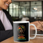 Führungen, Inspirierend, verwandeln den Monat der  Kaffeetasse<br><div class="desc">Beginnen Sie Ihren Tag mit der Ermächtigung durch diese Kaffeemaschine aus dem Black History Month mit einem atemberaubenden Portrait einer schwarzen Tasse und den inspirierend Worten "Leads, Inspirier, Transformationen" in pulsierenden panafrikanischen Farben. Diese Tasse feiert die Beiträge der schwarzen Politiker und der Transformatoren, die Fortschritt und Wandel inspiriert haben. Ideal,...</div>
