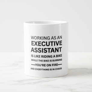 FÜHRUNGSKRAFT ASSISTENT: MASTER DES MULTITASKING & Jumbo-Tasse