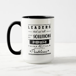 Führungskräfte denken und sprechen über Lösungen Tasse