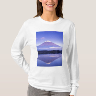 Fuji mit Lenticular Cloud, Motosu Lake, T-Shirt