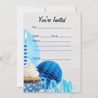 Füllen Sie die leere Einladung zum Geburtstag aus