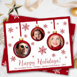 Fun 3 Foto Collage Red Bauble Ornament Holiday Karte<br><div class="desc">Diese niedliche Urlaubskarte bietet ein lustiges Design, mit dem Sie Ihre Fotos in Rote Bauern oder Weihnachtsschmuck hochladen können. Es gibt Platz für 3 Bilder. Der Gruß lautet Happy Holidays. Der Hintergrund ist weiß mit roten Schneeflocken. Die Rückseite der Karte drehe die Farben und ist rot mit weißen Schneeflocken. Einzigartige...</div>