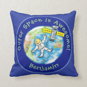 Fun Astronaut mit Satellit über Cartoon Kissen