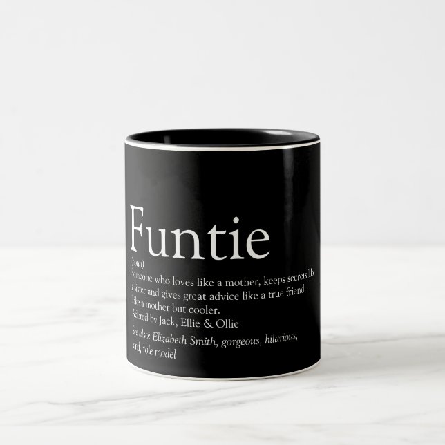 Fun Black and White Funtie Tante Definition Zweifarbige Tasse (Mittel)