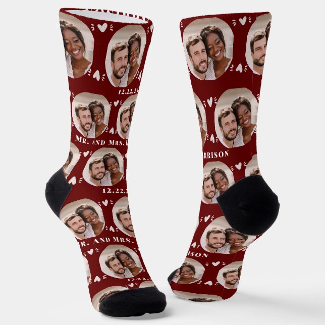 Fun Burgundy Newlyweds Foto Pattern Socken (Gewinkelt)