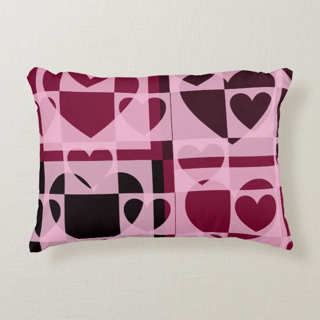 Fun Checkered Hearts Soft Pink und Wine Red Dekokissen (Vorderseite)