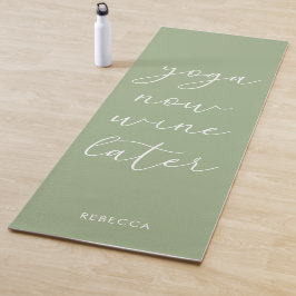 Fun Chic Sage Green Script Yoga Jetzt Wein später Yogamatte