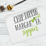 Fun Chip Dippin Margarita Sippin mexikanisches Ess Geschirrtuch<br><div class="desc">Unser Küchentuch mit Zitat Chip Dippin Margarita Sippin geschmückt. Sehen Sie sich unsere komplette Produktpalette in unserem Zazzle-Shop an.</div>