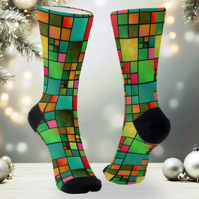 Fun Christmas verklebte Glass Pattern Socken (Artistic Christmas socks featuring a fun abstract geometric leaded glass pattern in green and red)