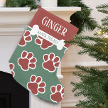 Fun Dog Paw Muster Personalisiert Kleiner Weihnachtsstrumpf<br><div class="desc">Dein Hund wird diesen lustigen Weihnachtsweihnachtssong personalisiert für ihn oder sie Liebe geben. Der Strumpf zeigt Ihren Haustieren einen personalisierenden Namen mit einem weißen Hundeknochen, der die Worte "Santa Leckereien" mit Hundepfoten in einem roten Muster überlagert. Niedlich und festlich und viel Platz für Hunde Leckereien . . . ein Weihnachtsfest,...</div>