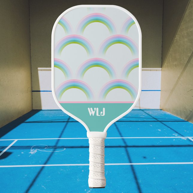 Fun Dreamy Pastel Rainbow mit Monogram Initial Pickleball Schläger (Von Creator hochgeladen)