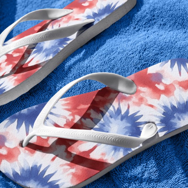 Fun Gefärbte Krawatte Muster rot blau Flip Flops (Von Creator hochgeladen)