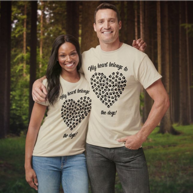 Fun Heart of Black Paw Prints Front T-Shirt (Von Creator hochgeladen)
