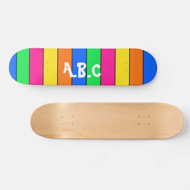 FUN HELL FARBIGE STRIPY PATTERIN MIT INTIALEN SKATEBOARD (Horizontal)