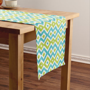 Fun Lime Green Aqua Blue Ikat Art Mittelgroßer Tischläufer