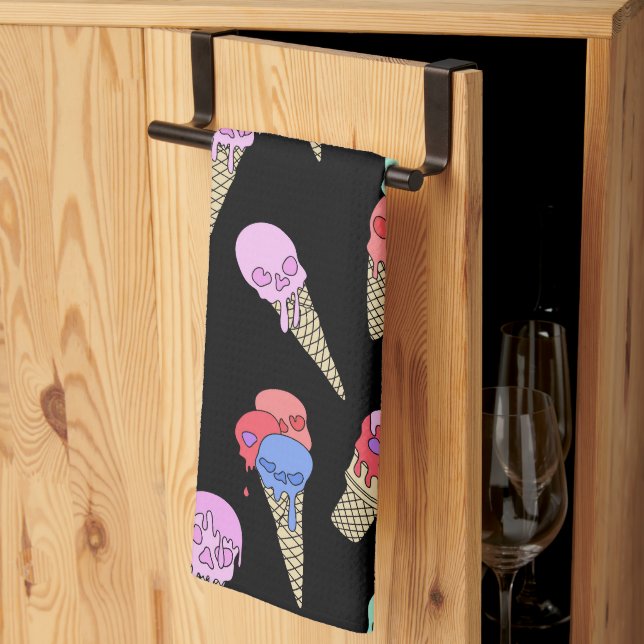 Fun Melty Summer Goth Skull Ice Pastellschwarz Geschirrtuch (Drittel gefaltet)