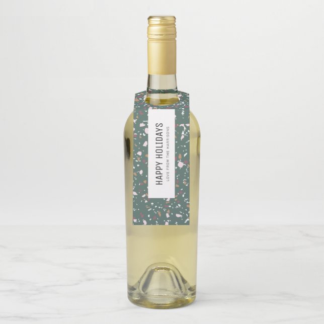 Fun Modern Green Terrazzo Muster glückliche Ferien Flaschenanhänger (Auf Flasche)