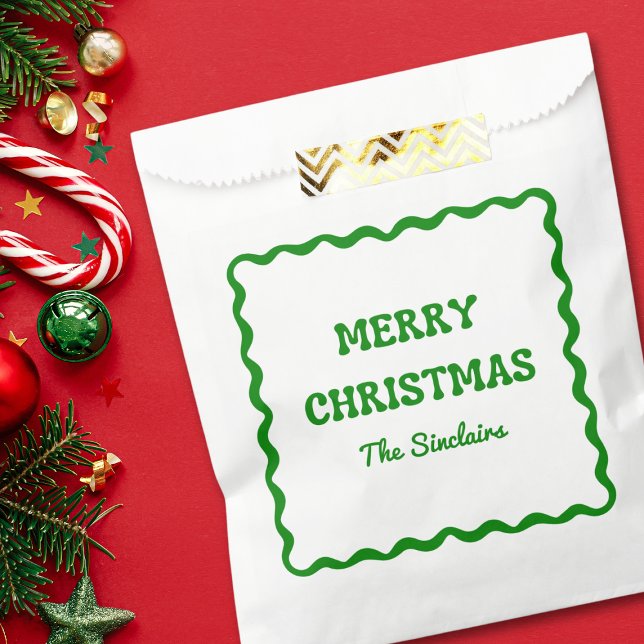 Fun Modern Wavy Border Green Weihnachten Party Geschenktütchen (Von Creator hochgeladen)