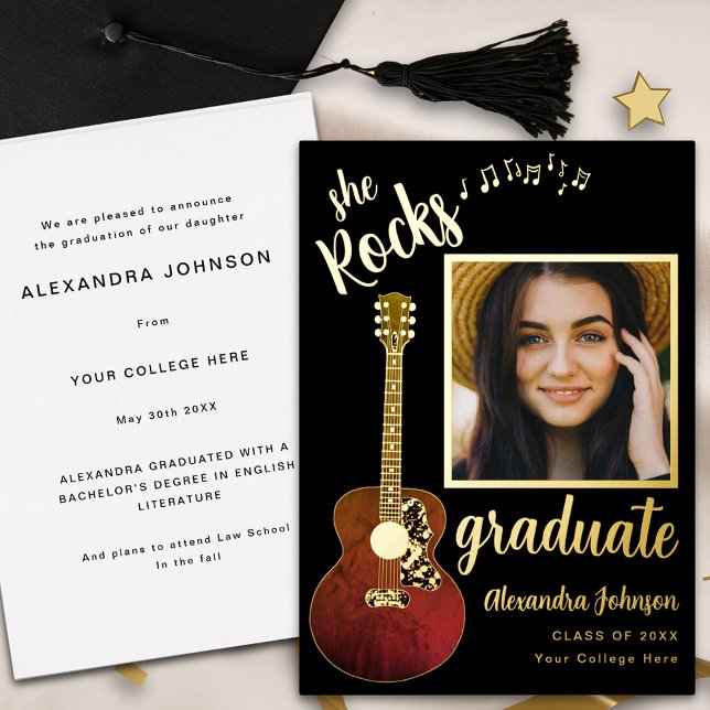 Fun Moderne Graduate Foto Script Black and Gold Folieneinladung (Fun modern black and gold foil script graduate photo graduation announcement card Country music )