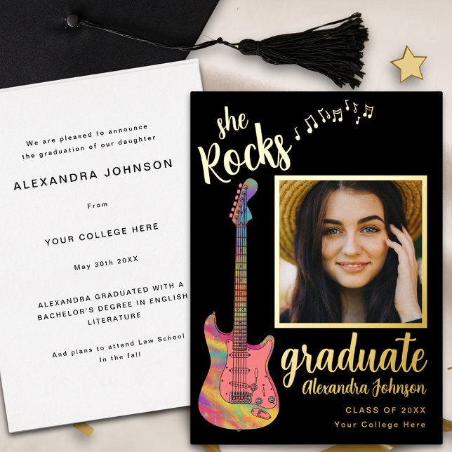 Fun Moderne Graduate Foto Script Black and Gold Folieneinladung (Fun pink guitar graduate photo black and gold foil script Graduation announcement card)