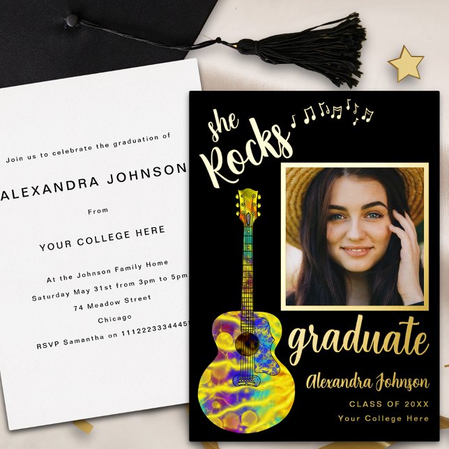 Fun Modernes Graduate Foto Grad Party Black & Gold Folieneinladung (Fun modern black and gold foil script graduate photo graduation party invitation country music )