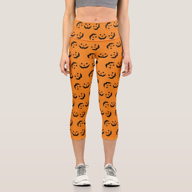 Fun-orange-schwarze Kürbislaterne Muster Halloween Capri Leggings (Vorderseite)