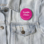 Fun Pink Junggeselinnen-Abschied<br><div class="desc">Holen Sie sich das Party mit dem Fun Pink Trouble Maker Junggeselinnen-Abschied Button! Dieses unterhaltsame Accessoire eignet sich perfekt für Brautmädchen und Gäste, um ihre Unterstützung für die zukünftige Braut zu zeigen. Mit den lebhaften Farben Rosa und Weiß können Sie sie sogar mit Ihrer eigenen Textnachricht anpassen, indem Sie den...</div>