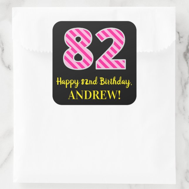 Fun Pink Stripes “82”: Happy 82nd Birthday + Name Quadratischer Aufkleber (Tasche)