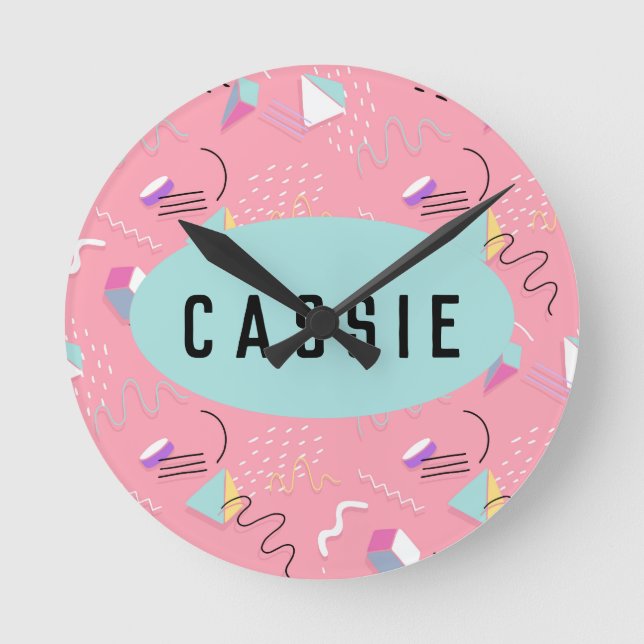 Fun Pink Throwback Graphics der 1990er Jahre Runde Wanduhr (Vorderseite)