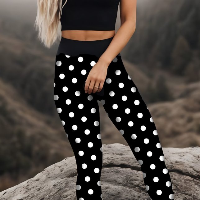 Fun Polka Dot Schwarz-weiße Spots Hoch Ohr Capri Leggings (Black and white polka dot capri leggings, cute and fun california florida vacation workout or lounge)