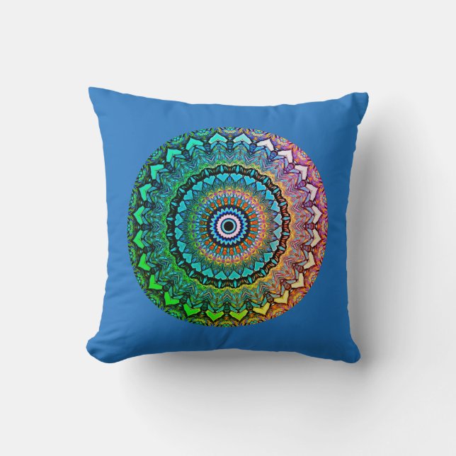 Fun Rainbow und Hearts Mandala auf Blue Kissen (Vorderseite)