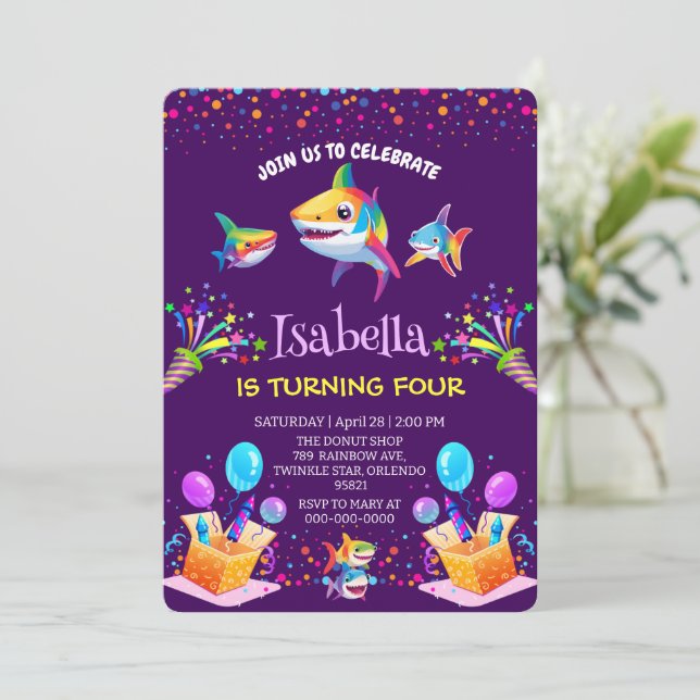 Fun Regenbogenhai Ballon Geburtstagsparty Familie Einladung (Stehend Vorderseite)