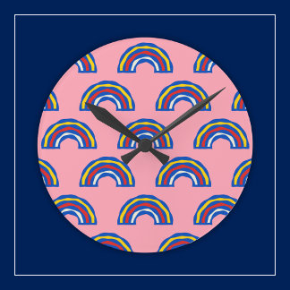 Fun Retro 80er Primäre Farbenbügel auf Niedlich ro Runde Wanduhr