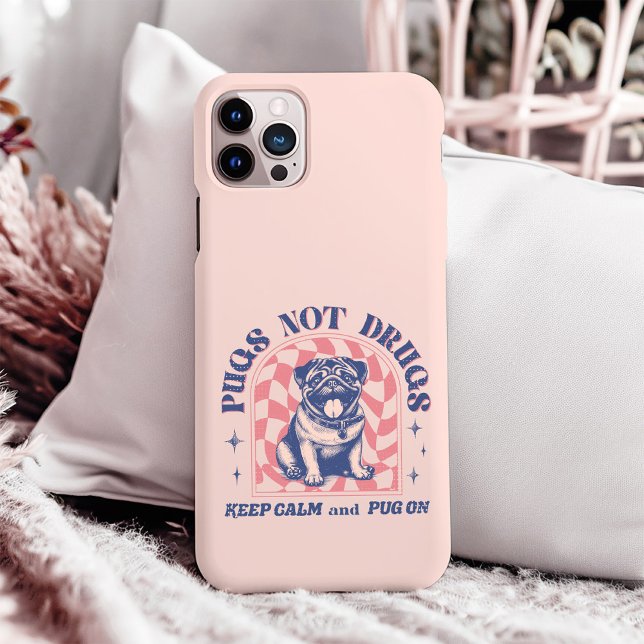 Fun Retro Mops "Möpsen nicht Drogen" Gereizte Past Case-Mate iPhone Hülle (This fun design showcases an adorable retro pug with muted pink and colors.)