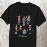 Fun Retro Robot Personalisiert T-Shirt<br><div class="desc">Sehr freundliches und hilfsbereites Personal. Großad hat diese wahrscheinlich in seinem Schuppen gemacht. Künstliche Intelligenz,  aber nicht beängstigend. Ändern Sie den Namen,  um ihn zu personalisieren.</div>