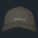 Fun Rockin Es Rustikal Vintag Gold Grau Bestickte Baseballkappe<br><div class="desc">Rockin It Gold bestickt grau District Threads gestresste Chino Twill Baseball-Kappe. Eine coole Geburtstagsgeschenkidee.</div>