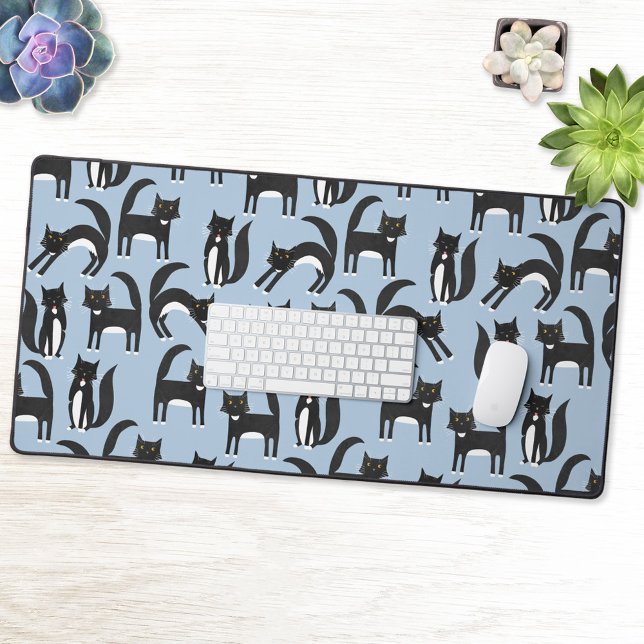 Fun Schwarz und Weiß Tuxedo Katzenmuster Blau Schreibtischunterlage (Black and white tuxedo cat pattern blue desk mat)
