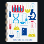 Fun Science Chemistry Laboratory Custom Blue Notizbuch<br><div class="desc">Dieses unterhaltsame,  maßgeschneiderte Notebook zeichnet sich durch ein niedliches Design zum Thema Naturwissenschaften und Chemie in Primärfarben aus. Personalisieren Sie es mit Ihrem Namen. Tolle Geschenkidee!</div>