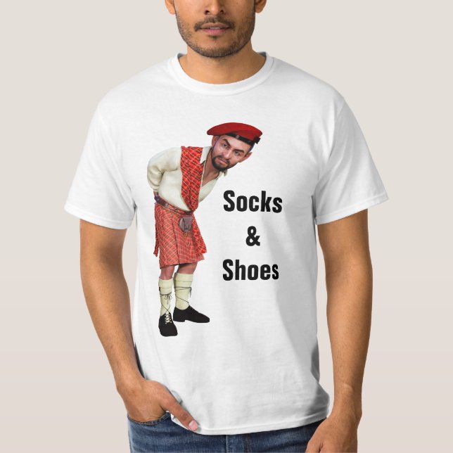 Fun Scottish Kilt Wearers 'Socks & Shoes' Retort T-Shirt (Vorderseite)