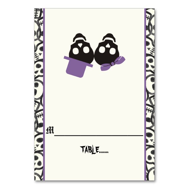 Fun Skulls Halloween lila Hochzeitsbegleitkarte Tischnummer (Vorderseite)