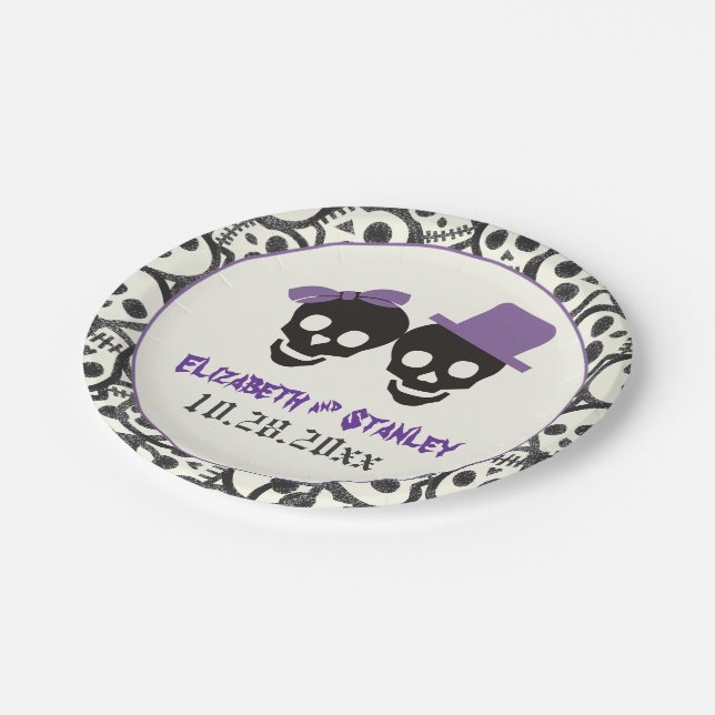 Fun Skulls Halloween lila und schwarze Hochzeit Pappteller (Schrägansicht)