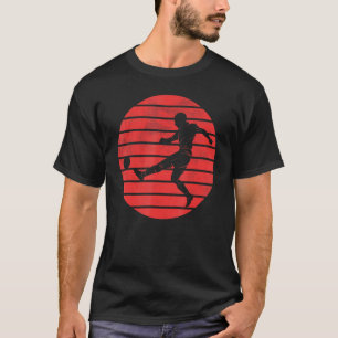 Fun Soccer Player Silhouette auf einem roten Sonne T-Shirt