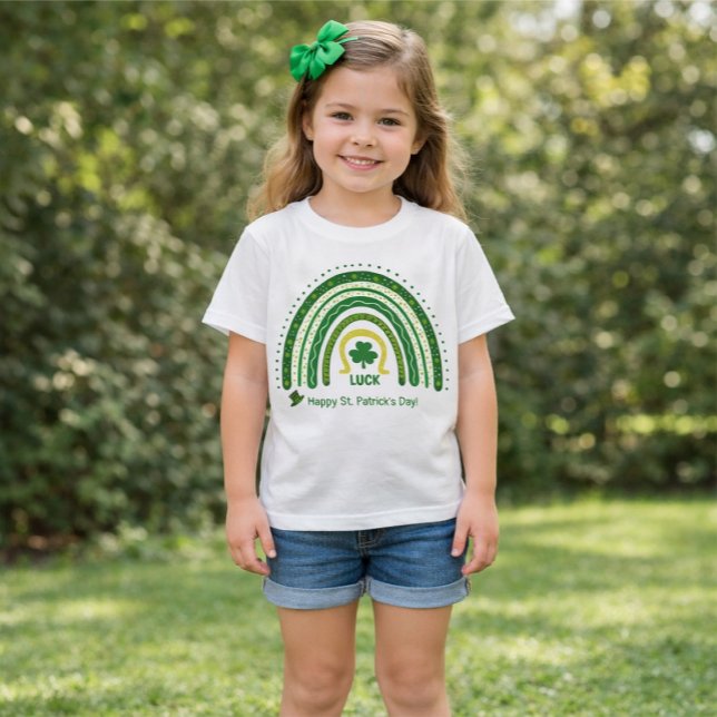Fun St Patrick Boho Rainbow Luck Clover Leprechaun T-Shirt (Von Creator hochgeladen)