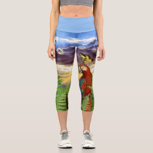 Fun Stormy Sky Parrot und Butterfly Capri Leggings