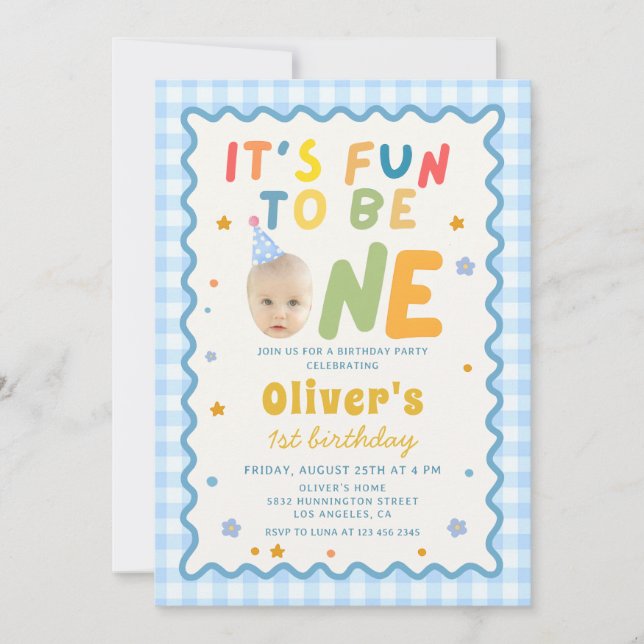 Fun To Be One Photo Blue Gingham 1st Birthday Einladung (Vorderseite)