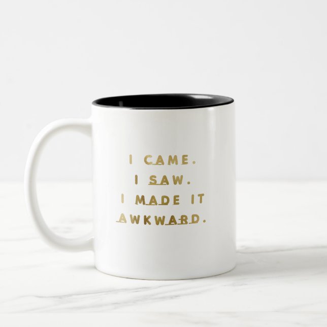 Fun Trendy Typografie Awkward Coworker Gold Zweifarbige Tasse (Links)