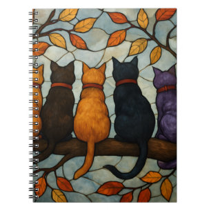 Fünf Katzen auf einem Baumzweig im Buntglasstil Notizblock
