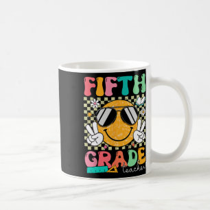 Fünfte 5. Klasse Lehrer Lächeln Gesicht Zurück zur Kaffeetasse