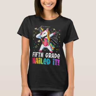 Fünfte Klasse nagelte es am letzten Tag der T-Shirt